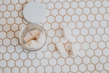 Load image into Gallery viewer, mud + otis eucalyptus aromatherapy shower steamers
